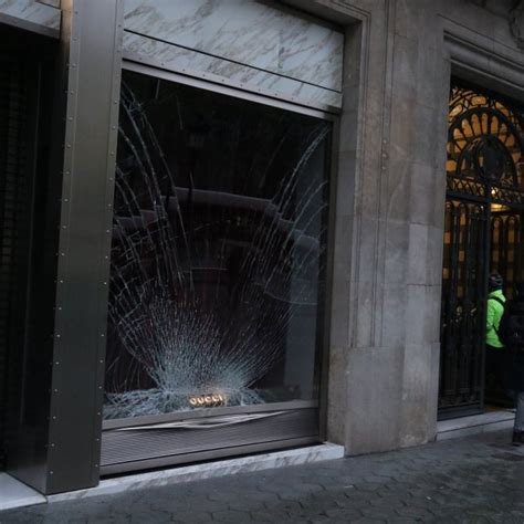 Entran a robar en la tienda Gucci del paseo de Gràcia de Barcelona